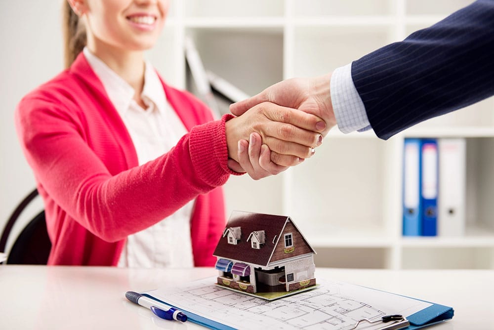 Distribuzione volantini a Milano per agenzia immobiliare, operata da TiPubblicizziamo